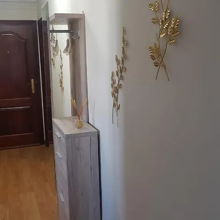 Comodoro ארונה