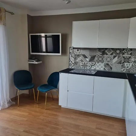 Comodoro ארונה